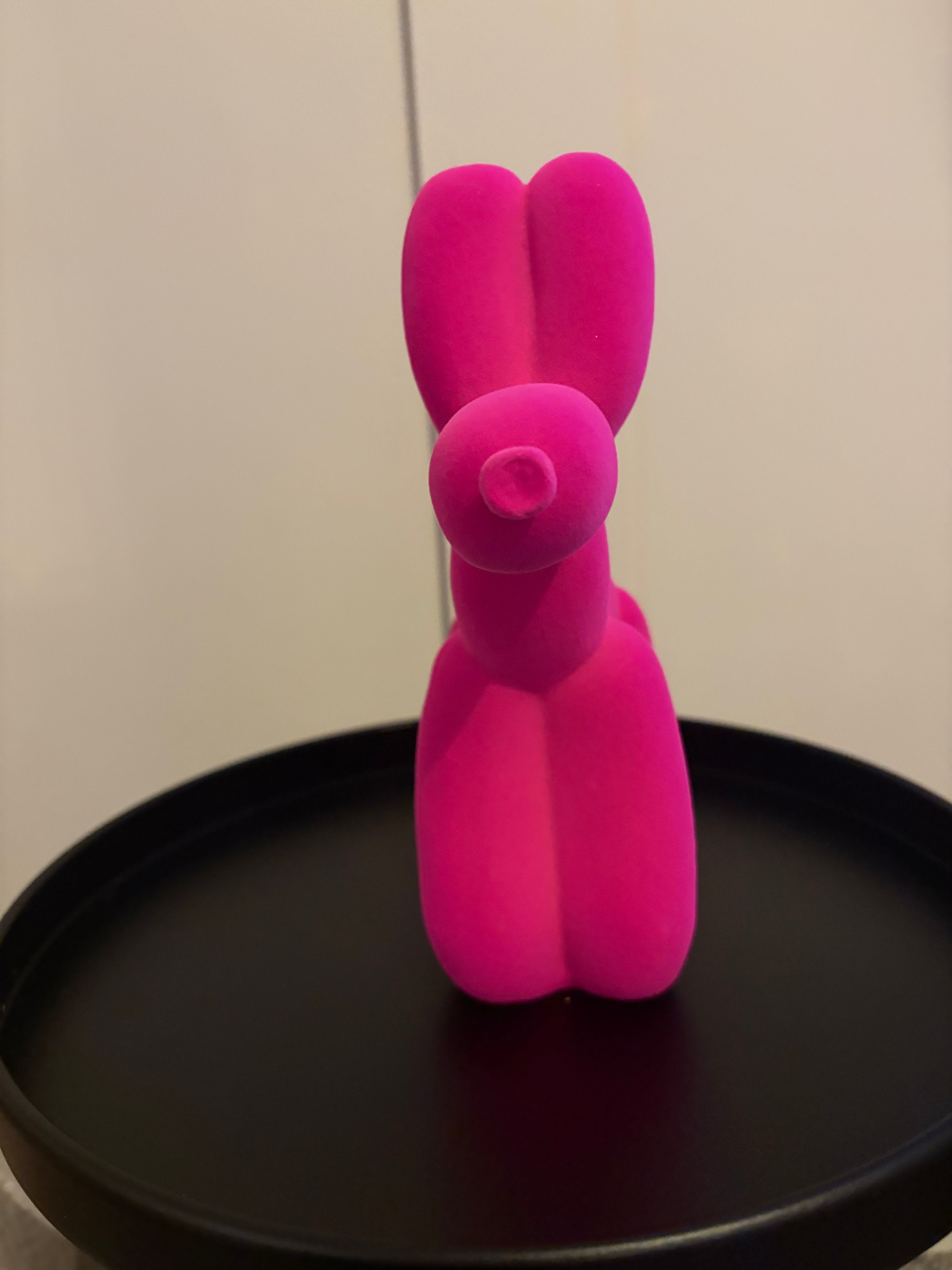 Vibrant Pink Balloon Dog